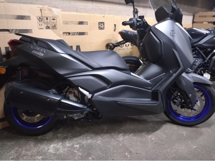 YAMAHA XMAX 300