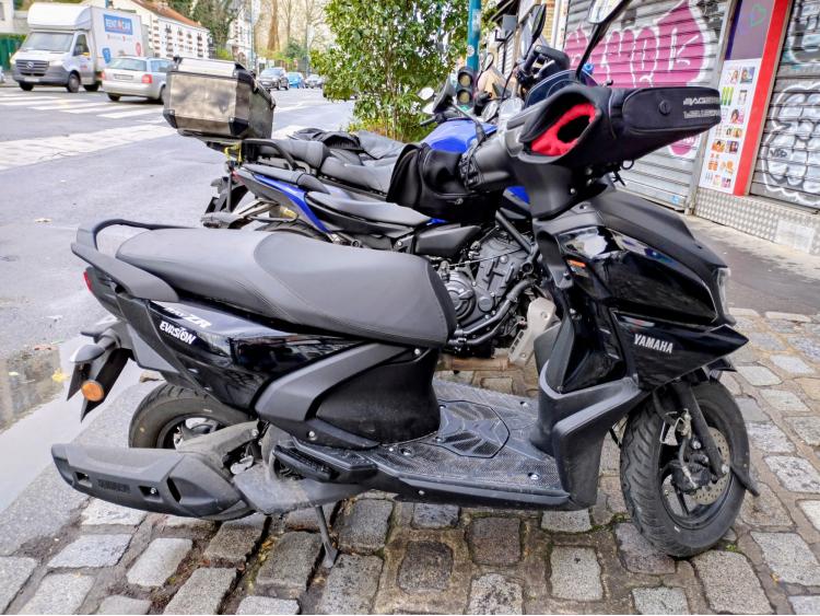 YAMAHA RayZR 125